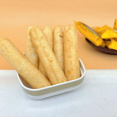 Snack phồng thấm dầu với hương vị lòng đỏ trứng muối thơm ngon