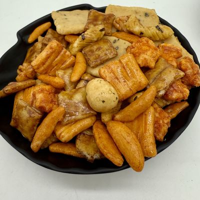 7.5KG Bulk Fried Rice Crackers Crunchy Texture OEM ODM sản xuất